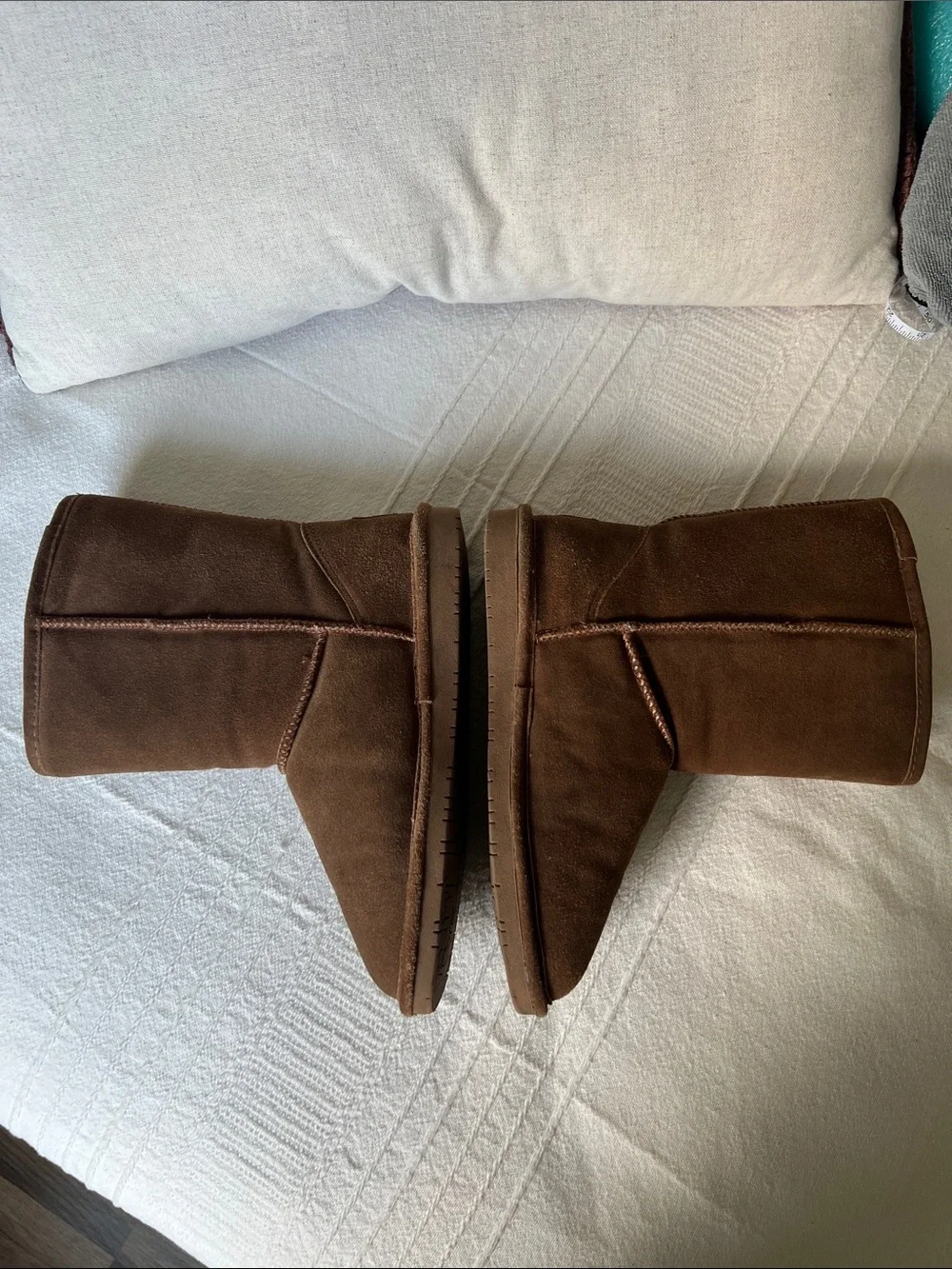 BearPaw Emma Chesnut Suede Short Shearling Boots